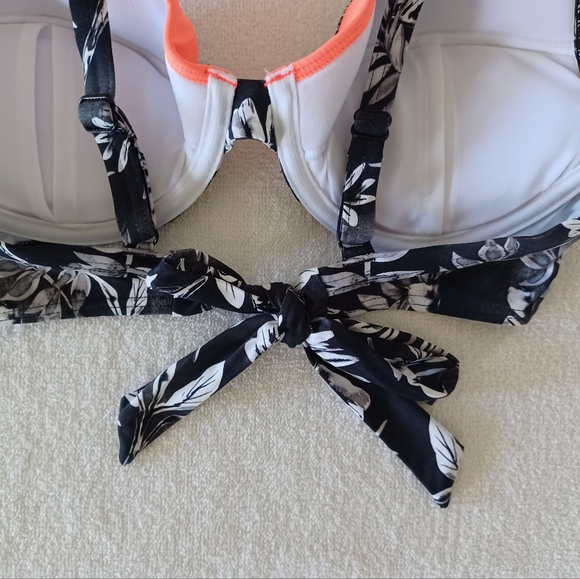 VENUS Tropicoral Padded Bikini Top, size C - Picture 5 of 8